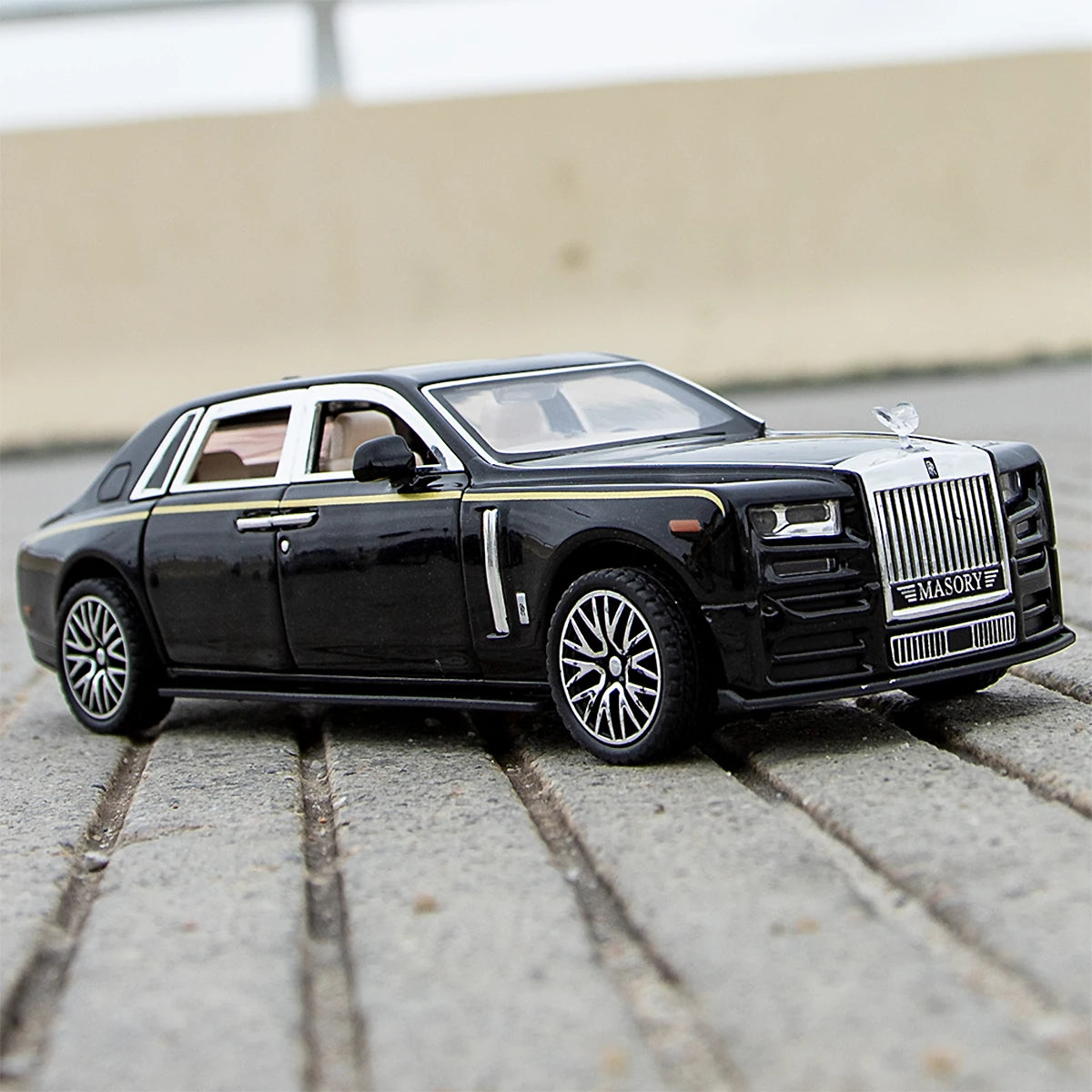 1:32 Scale Diecast Toy with Pull Back Light & Sound-Metal