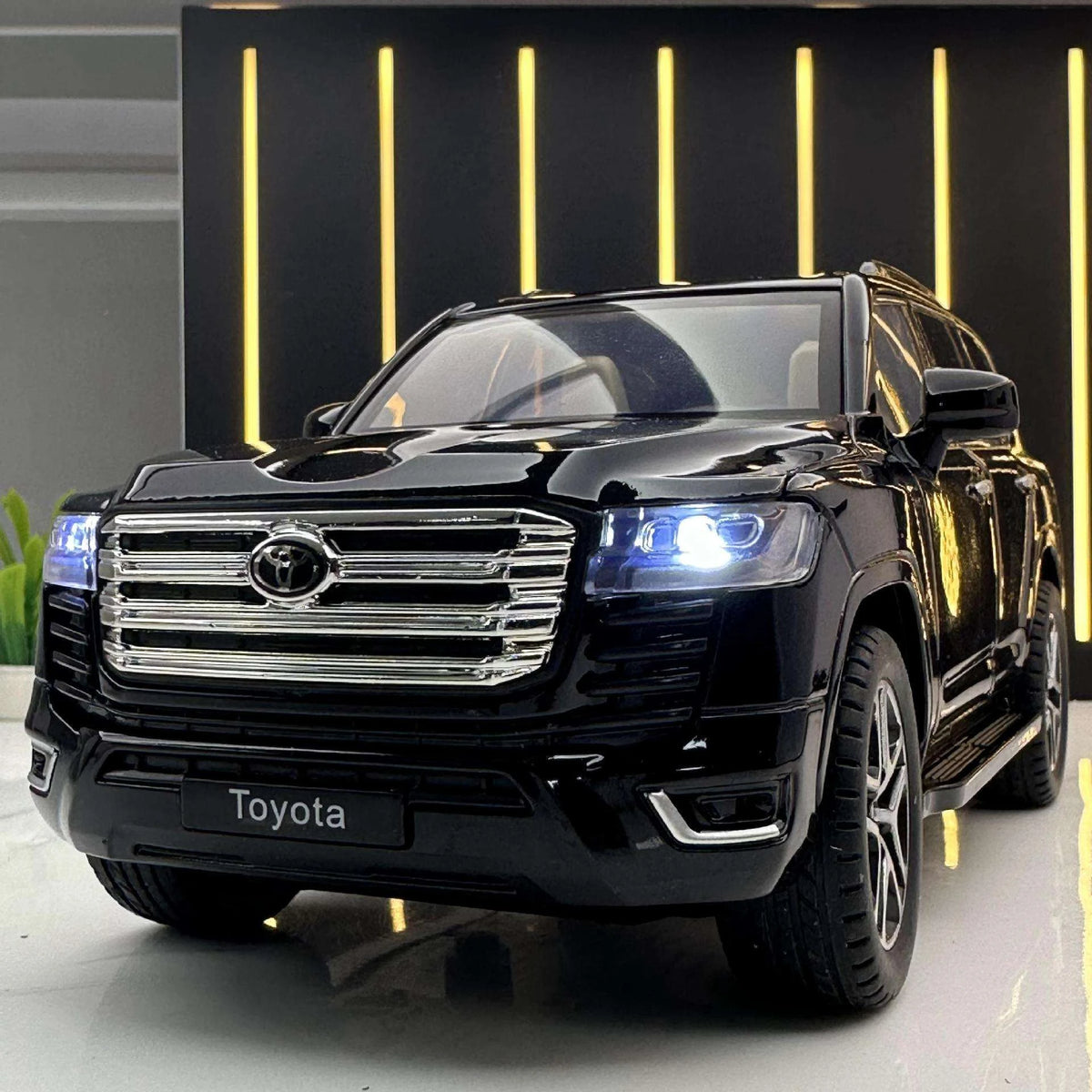 :24 LAND CRUISER LC300 with RC Key with Sound and Light Pullback Metal Model Car